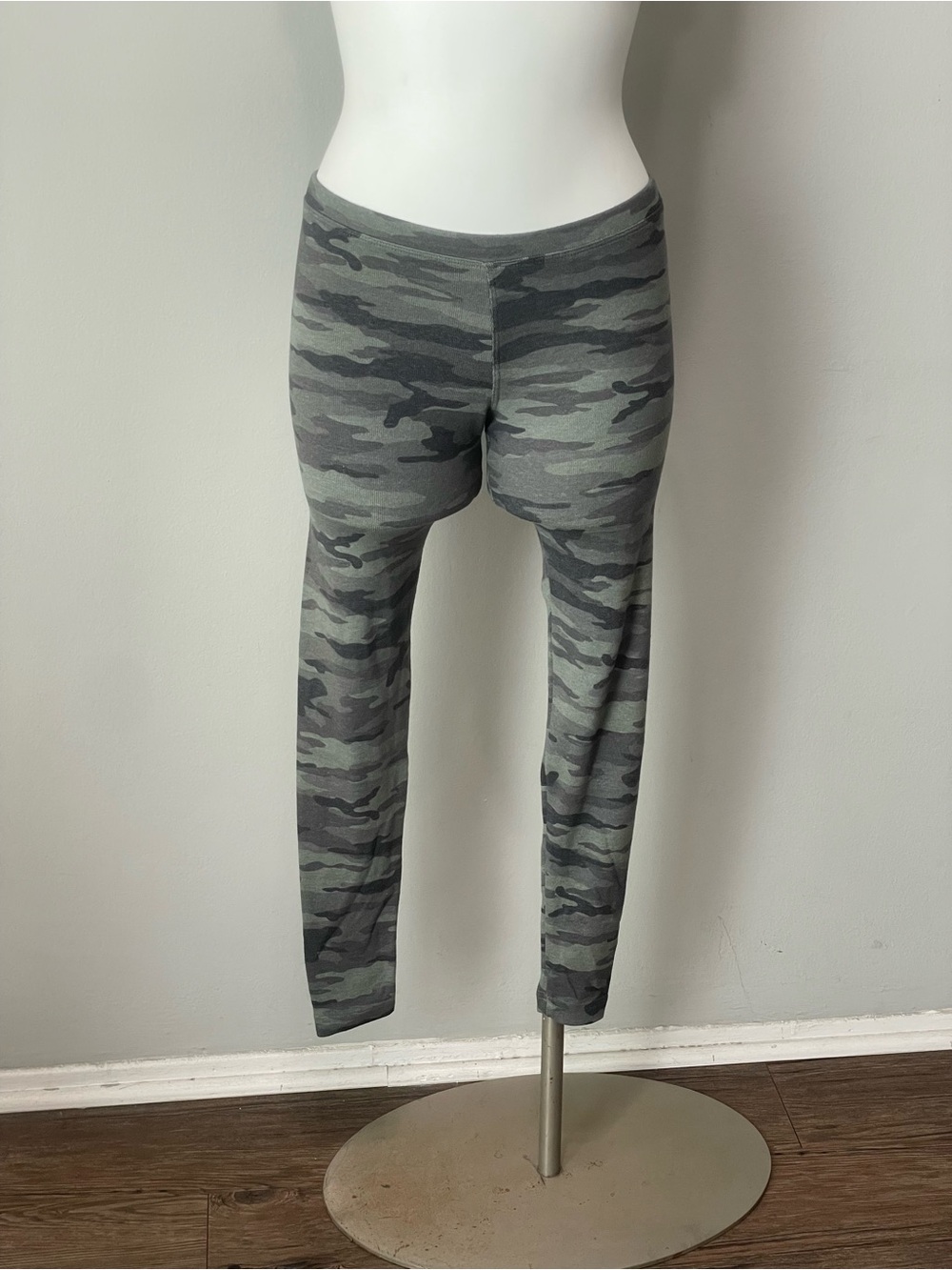Hard Tail Gray Camo Leggings